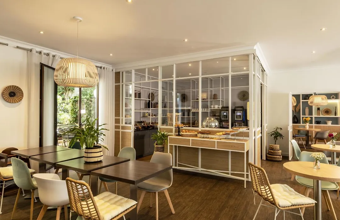 Hotel Paris Louis Blanc-1